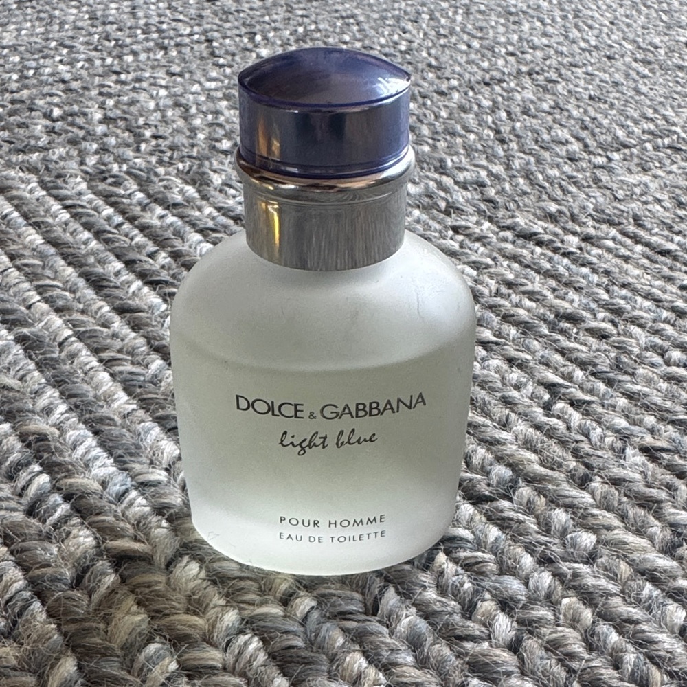 Dolce & Gabbana Light Blue Eau de Toilette - Frosted White and Silver